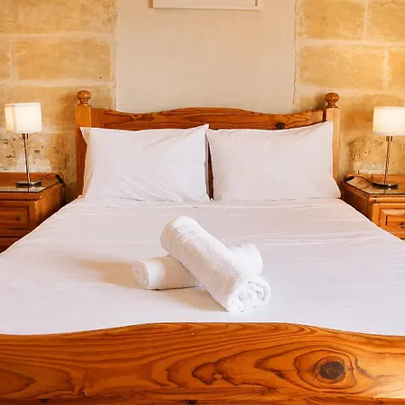 Cozy Family With Pool & Vineyard Views In Marsaxlokk