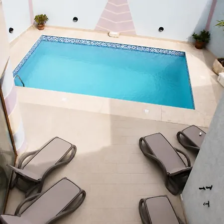 Séjour chez l'habitant Cozy Family With Pool & Vineyard Views In *