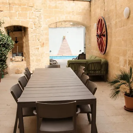Cozy Family With Pool & Vineyard Views In Marsaxlokk