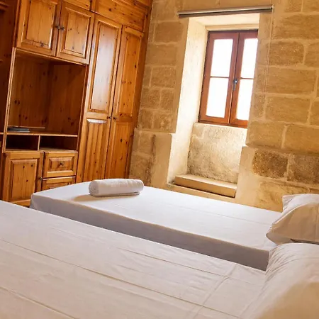 Séjour chez l'habitant Cozy Family With Pool & Vineyard Views In *