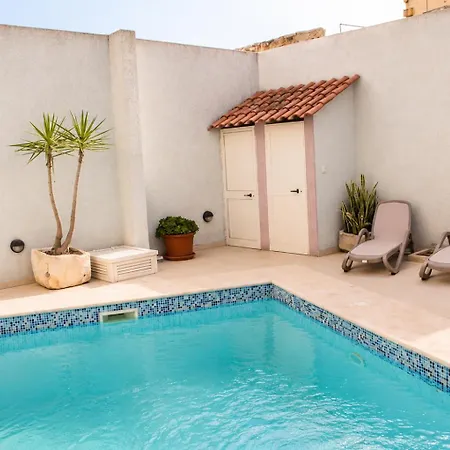 Cozy Family With Pool & Vineyard Views In Séjour chez l'habitant Marsaxlokk