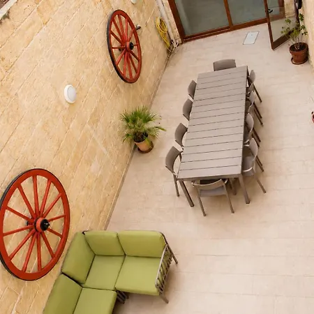 Cozy Family With Pool & Vineyard Views In Séjour chez l'habitant Marsaxlokk